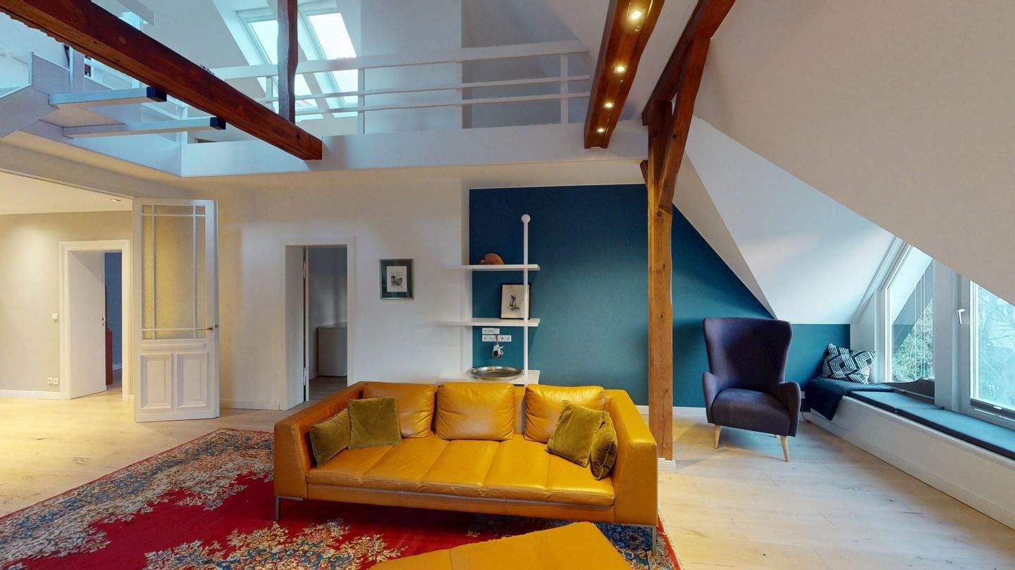 4 Zimmer mit Duschbad und Küche im Dachgeschoss einer Fabrikantenvilla in Hermsdorf - Foto 1