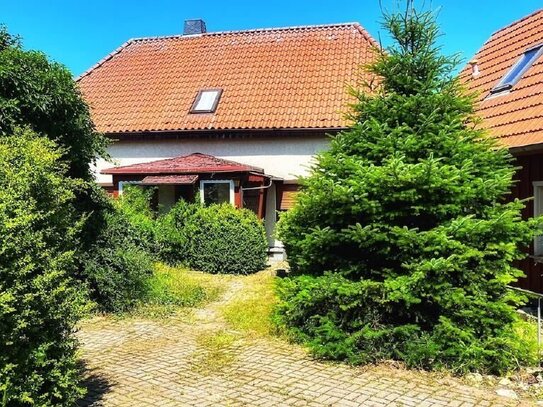 Einfamilienhaus mit großem sonnigen Grundstück!