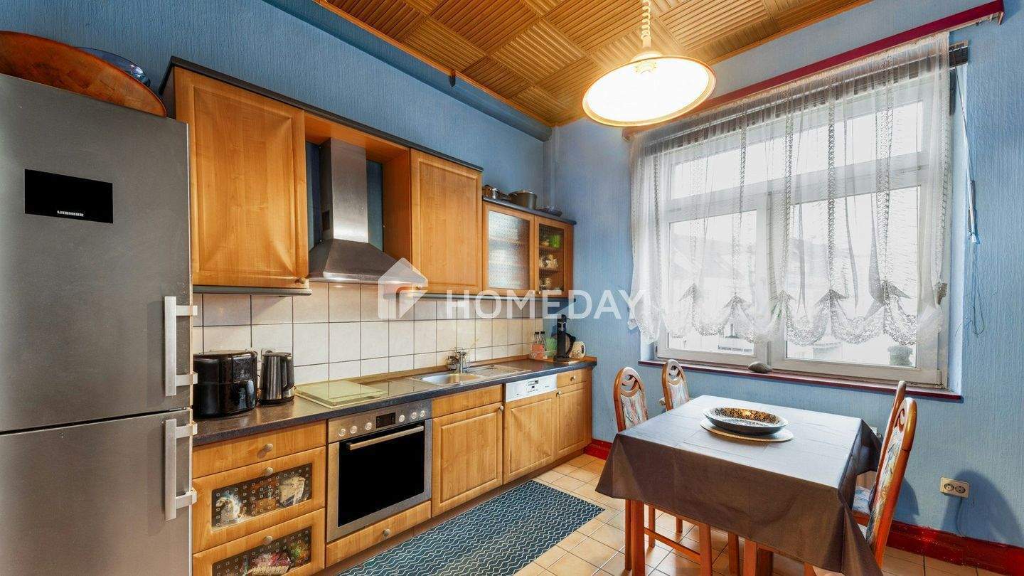 Wohnen, wo Köln pulsiert - vier Zimmer Altbau direkt an der Deutz Messe