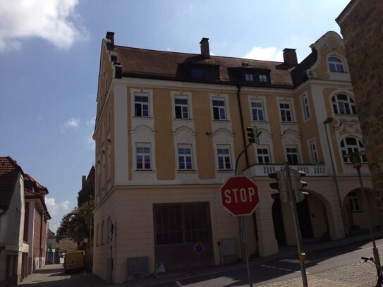 Mitten in der Passauer Innstadt 1-Zimmer-Appartement mit Duschbad und Küche mit EBK