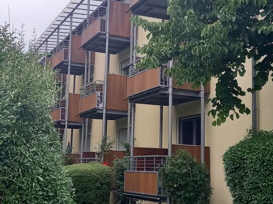 Große, helle 2 Zimmer Wohnung m. Süd Balkon, TG Stellplatz in ruhiger Lage