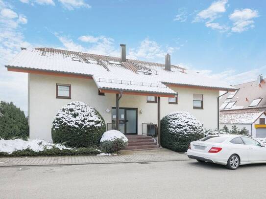 Ruhe und Aussicht garantiert! Stilvolle 3,5-Zimmer-DG-Wohnung mit Kamin und Garage!