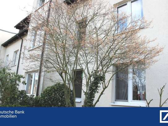 Helle und gut geschnittene DG-Wohnung mit Garage im ländlichen Vorst