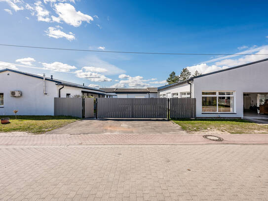 **Dreiseitenhof mit stilvollem Wohnhaus, moderner Werkstatt und Lagerhalle**