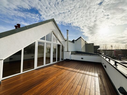 Regierungsviertel! Dachterrasse mit Blick über Berlin! lichtdurchflutetes Wohnen, komplett renoviert, Aufzug, Holzdiele…