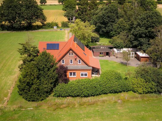 ZURZEIT RESERVIERT: Saniertes Bauernhaus mitten im Grünen!