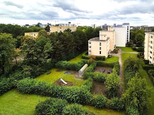 Helle und großzügige Zweizimmer-Wohnung in der obersten Etage (7) in ruhiger Lage - Nähe Haderner Stern!