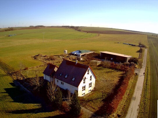 Einfamilienhaus in einzigartiger Naturlage mit Offenstall - Ideal für Pferdehalter