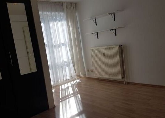 Teilmöbliertes Apartment (26 qm) in Uni- und Stadtzentrum-Nähe mit eigener Küche und Badezimmer.