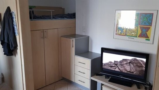 Voll möbliertes Einzimmer Apartment in ruhiger Nachbarschaft und mit guter Anbindung