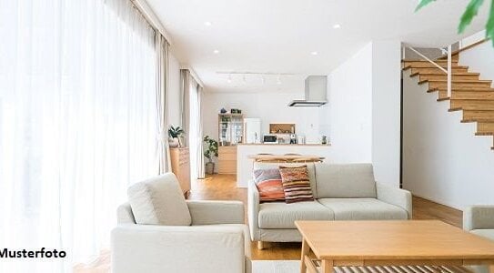 Großzügige 3-Zimmer-Wohnung mit 3 Stellplätzen - provisionsfrei