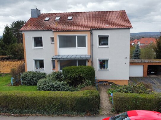 Schönes Zweifamilienhaus mit zwei Einliegerwohnungen, großem Garten und zwei Garagen in ruhiger Lage von Göttingen