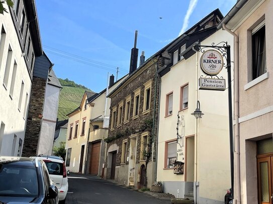 Winzerhaus an der Mosel im beliebten Weinort Zeltingen-Rachtig (extra Garten möglich)