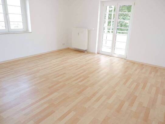 Frei ab 1.5.25. - 1. OG mit Laminat und Balkon im Heimgarten
