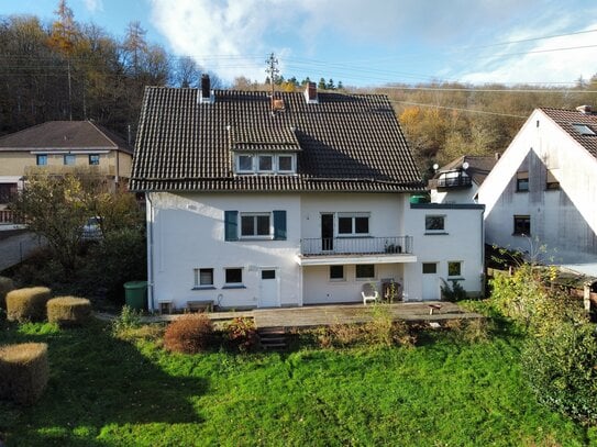 Freistehendes Ein-/Zweifamilienhaus mit schönem Garten!