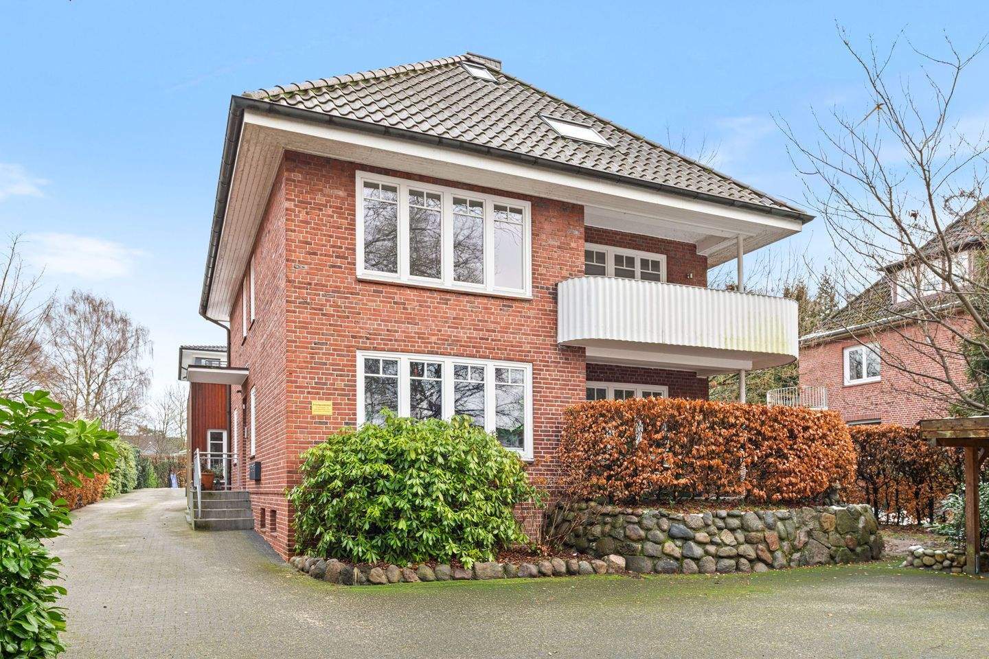 Großzügige Hauptwohnung und separate Dachgeschosswohnung im Herzen von Hamburg-Volksdorf