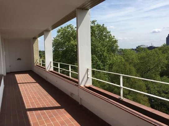 Über den Dächern von Golzheim - sonnendurchflutete Wohnung mit ca. 28 m2 Loggia und Grünblick