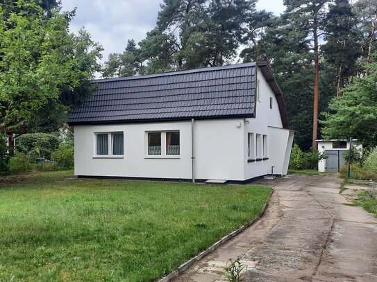 Haus mit großem Grundstück am Waldrand