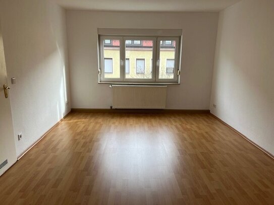 NEU::NEU::NEU:: ACHTUNG:4.OG, KEIN Lift, Gemütliche, zentral gelegene 3 Zi.-Whg., renoviert, mit Balkon