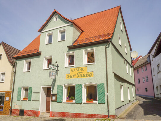 Gasthaus sucht neuen Besitzer - Gastronomie im EG, Wohnraum im OG und DG in Gräfenberg