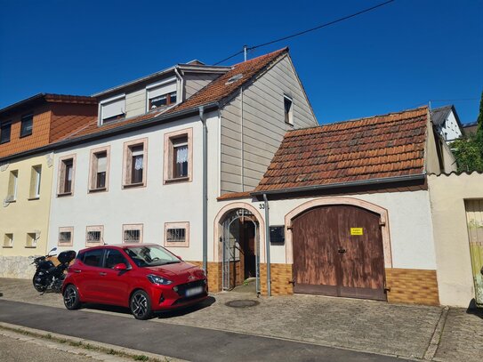 Gemütliches Einfamilienhaus mit Garten und Garage in ruhiger Seitenstraße in Elversberg