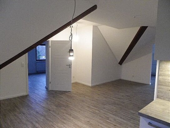 loftartiges Wohnen/ Balkon/ saniert/ modernes Vollbad/ EBK/ idyllische Gegend/ ab sofort frei