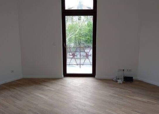 3 - Raumwohnung mit Balkon, Hochwertig sanierter Altbau! Erstbezug!