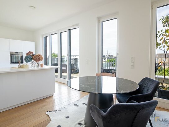 4-Zimmer Penthouse mit großer Dachterrasse, Kamin, 2 Bädern und Einbauküche in Düsseldorf Flehe!