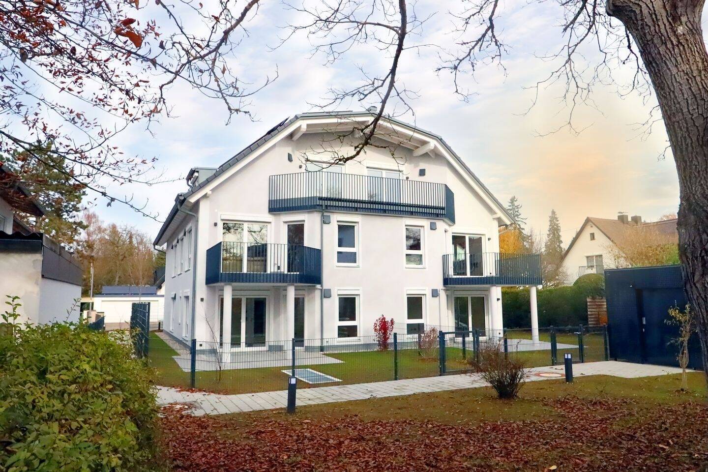 Wohn-Fühlen: Barrierefreie 4-bis 5-Zimmer Gartenwohnung inkl. Souterrain Hobbyraum und 2-3 Bädern, Aufzug, Tiefgarage, Photovoltaik