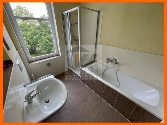 Hochwertig sanierte und moderne 2 Zimmerwohnung mit Wanne und Dusche!