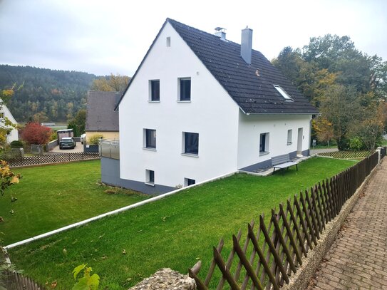 Modernisiertes Haus mit Grundstück und Garten zu vermieten. Geeignet für zwei Haushalte – Perfekt für Pendler, Garten/N…