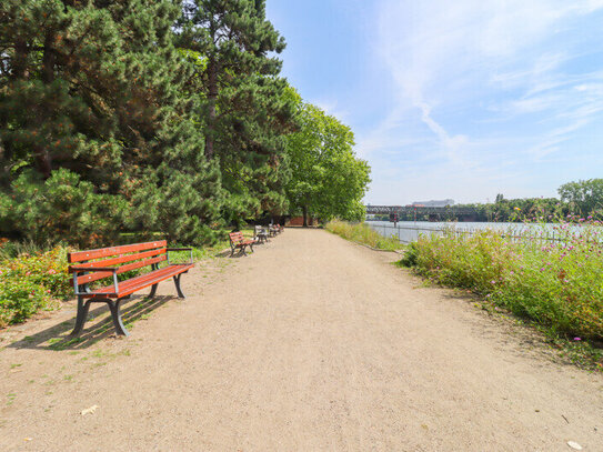 *Leben in der 1.Reihe - Direkt am Main!* Moderne EG-Wohnung auf 91m² mit EBK + Terrasse *Erstbezug*