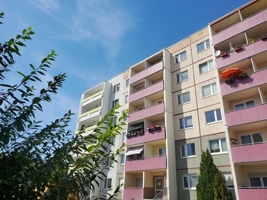 2 Monate kaltmietfrei: Kleine 3-Raumwohnung mit Durchgangszimmer (kein Balkon)