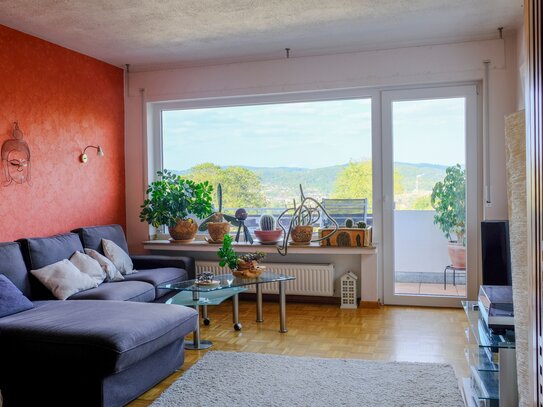 3-Zimmer Panoramawohnung, frisch renoviert mit Balkon