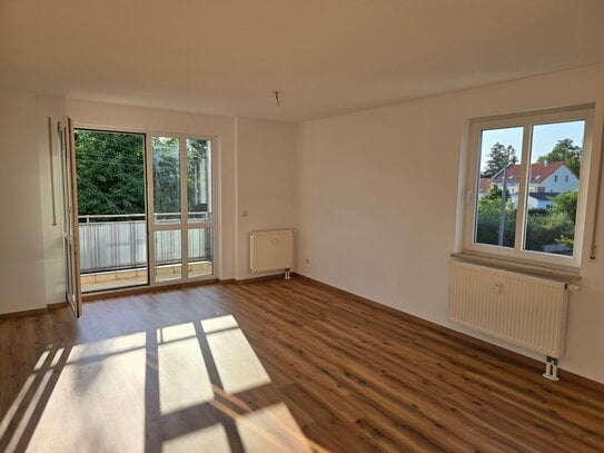 Stadtblick u. Blick nach Radebeul, sonnige 2-RW mit West-Balkon u. Einbauküche in Dresden Briesnitz