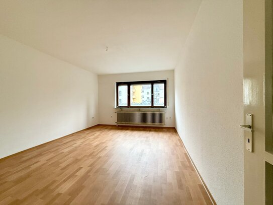 MA-City - renovierte 2,5 ZKB/Balkon-Wohnung