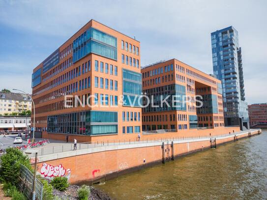 Die Elbe direkt vor der Tür - "Holzhafen-West"