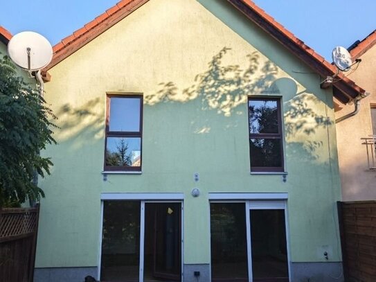 / freies Reihenmittelhaus mit Stellplatz in ruhiger Lage /