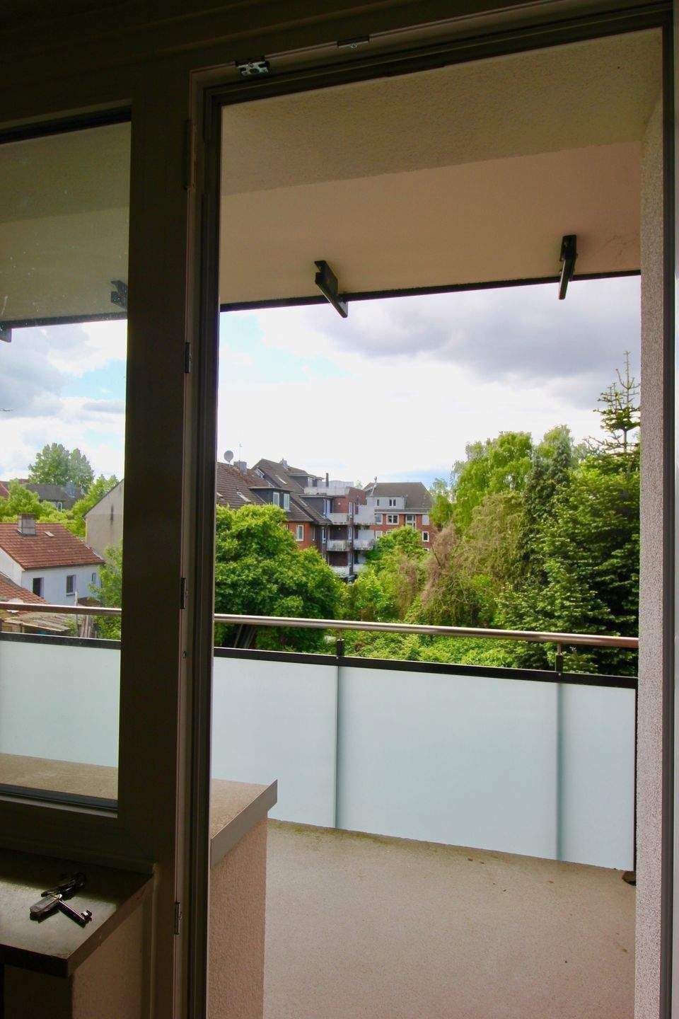 freie Wohnung - 2 Zimmer - 60 m2 - toller Schnitt 2 Zimmer + Loggia + Tiefgarage + Keller -