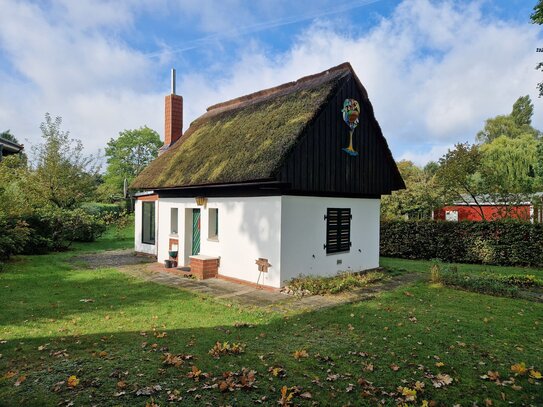 Gemütliches Wochenendhaus in ruhiger Umgebung unweit des Schweriner Sees zu verkaufen !!