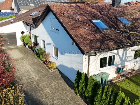 Viel Platz zum Wohlfühlen: 2-Familienhaus mit Wintergarten und umgestaltetem Poolbereich!