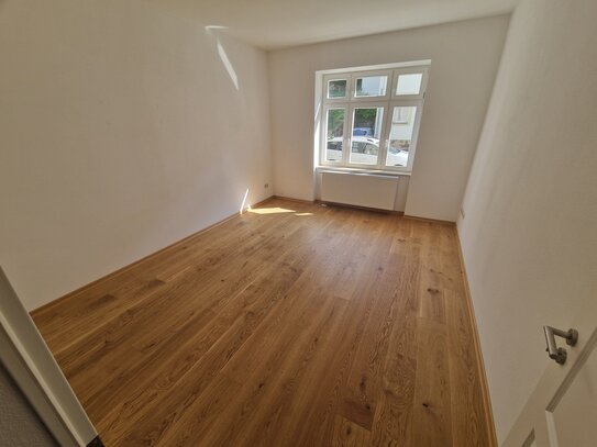 4 Raumwohnung + große Wohnküche + 2 Balkone + Garten