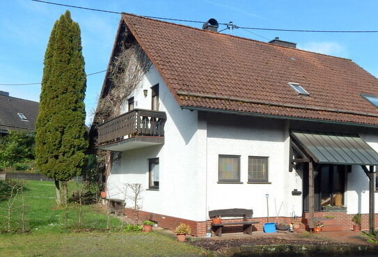 Geräumiges Wohnhaus mit 4-5 Schlafzimmer, Terrasse, Garten und Garage in Losheim am See!