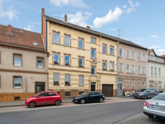 Gepflegtes Mehrfamilienhaus mit geschichtsträchtiger Hausfassade in Schöningen