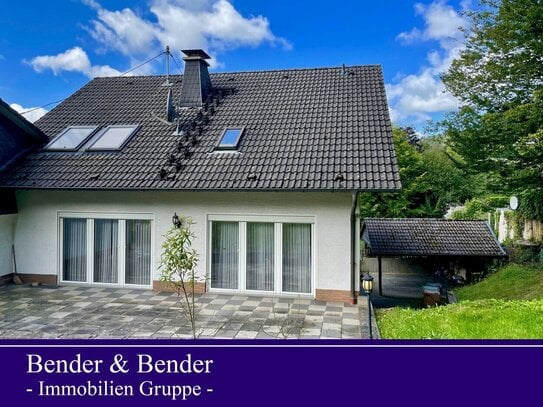 Leerstehendes Einfamilienhaus, einseitig angebaut, mit Doppelcarport und Garten!