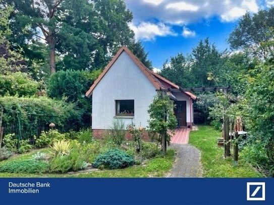 Idyllisches Grundstück in Eichwalde: Charmantes Haus mit Potenzial für Neubau