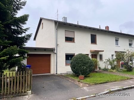 Attraktive Doppelhaushälfte mit Balkon, Terrasse und Garten in ruhiger Lage von Teising