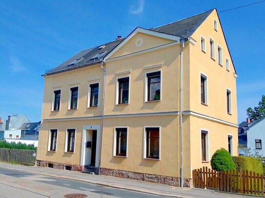 Charmantes freistehendes Mehrfamilienhaus mit Terrasse und Grünfläche in Burgstädt