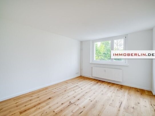 IMMOBERLIN.DE - Ersteinzug nach Sanierung! Ideal geschnittene Wohnung mit Westloggia + Garten