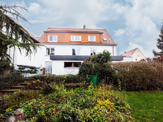 Charmantes Zweifamilienhaus ca. 180m² mit großem Potenzial in zentraler Lage von Lohfelden